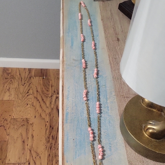 Gold tone chain with Pink Beads in cluster of 4, Necklace - Picture 3 of 3
